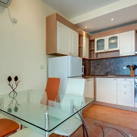 Апартаменты дриймбг - райска градина, влас